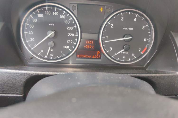 Used BMW X1 2010 sDrive18i Luxury Model Odometer Close Up