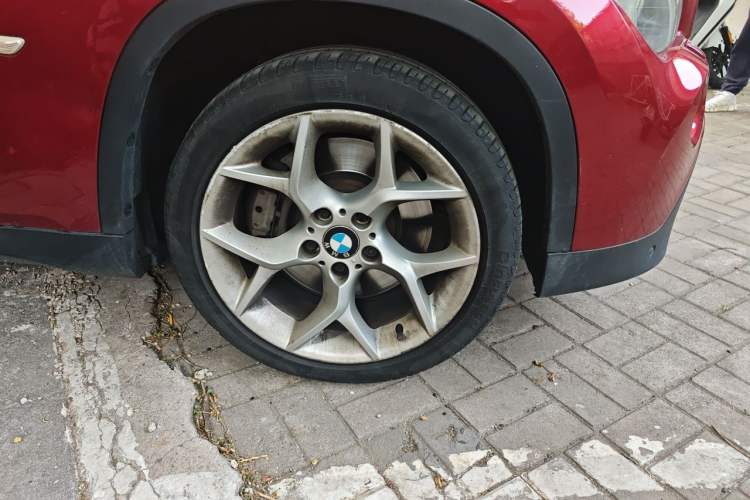 Used BMW X1 2010 xDrive28i Right Front Wheel Hub
