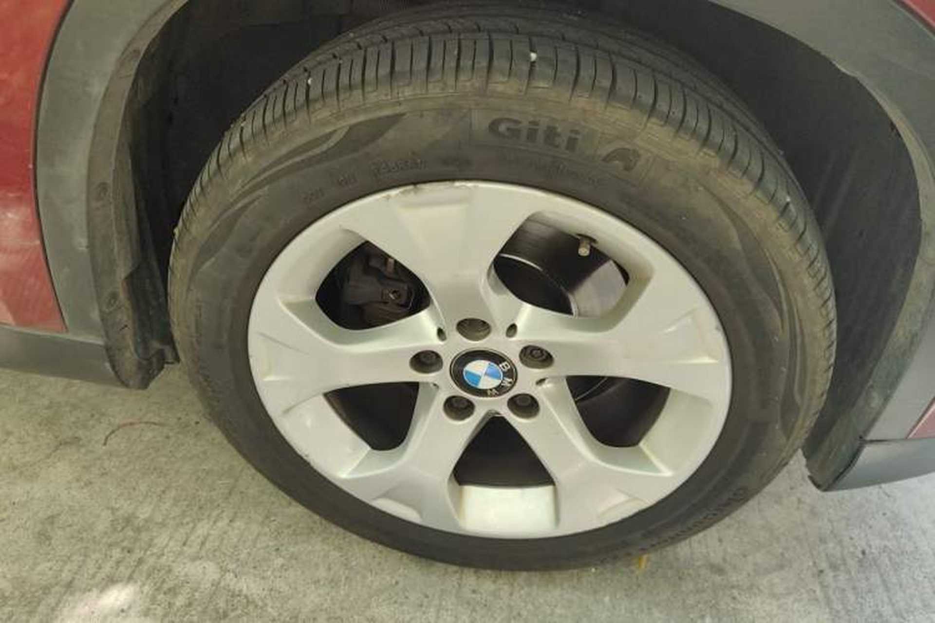 Used BMW X1 2010 sDrive18i Luxury Model Right Front Wheel Hub