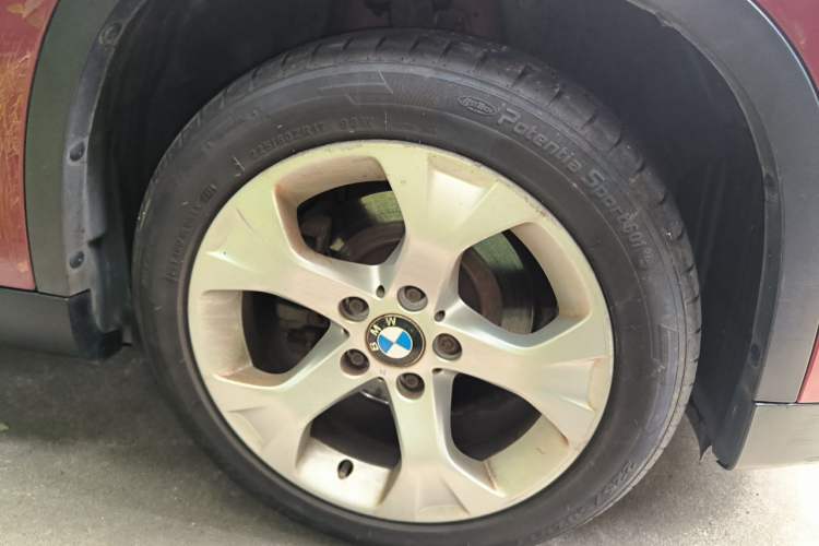 Used BMW X1 2010 sDrive18i Luxury Model Right Front Wheel Hub