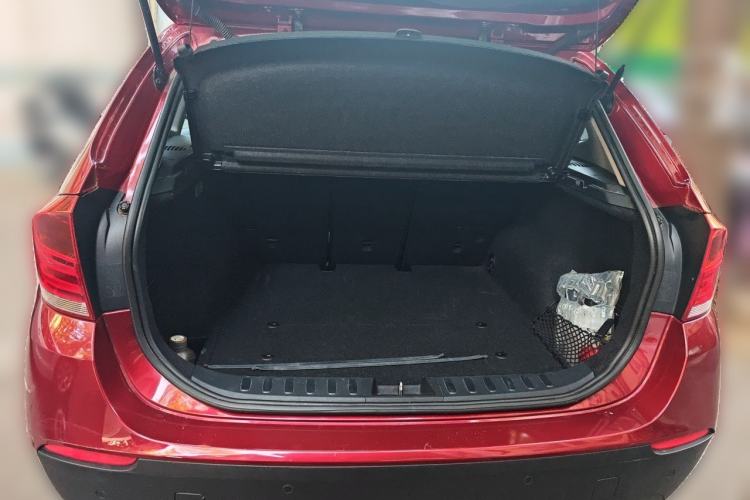 Used BMW X1 2010 xDrive28i Trunk