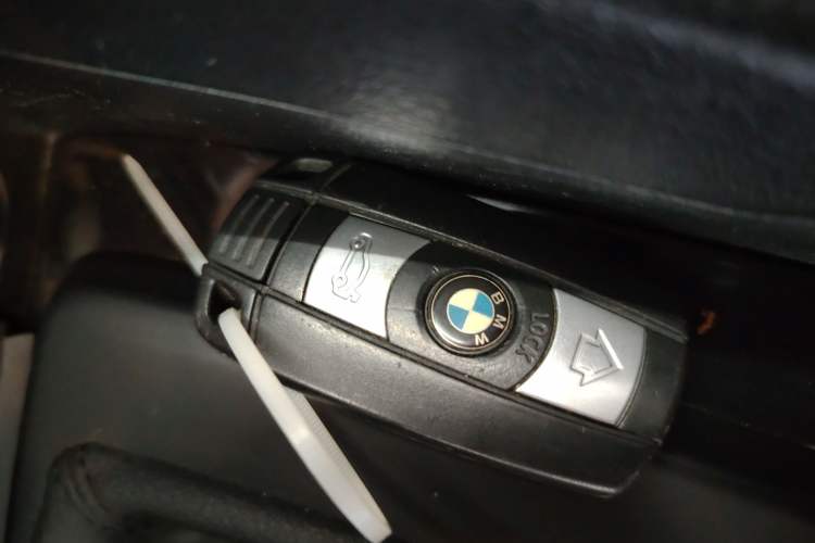 Used BMW X1 2010 xDrive25i Vehicle Key
