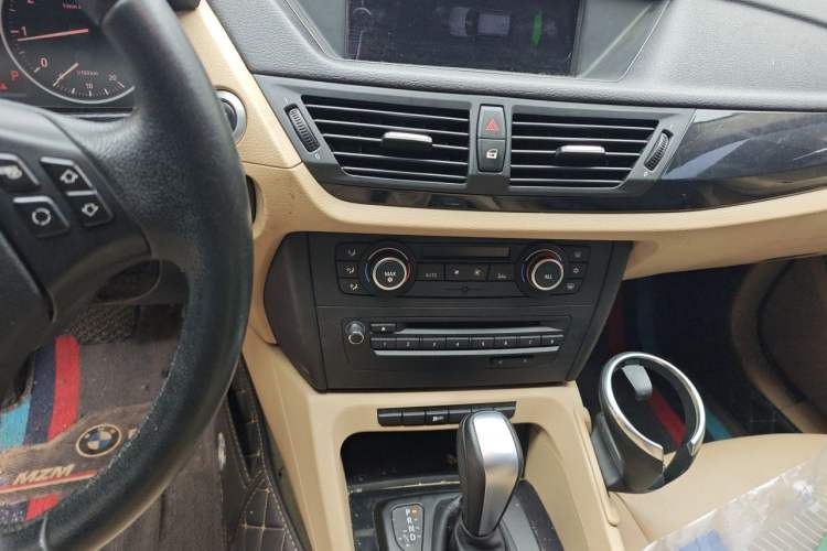 Used BMW X1 2010 sDrive18i Luxury Model Audio And AC Panel