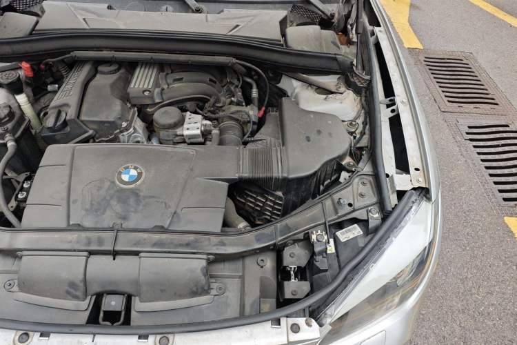 Used BMW X1 2010 sDrive18i Luxury Model Engine Bay Left