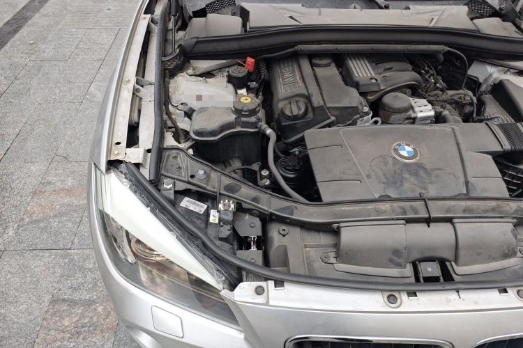 Used BMW X1 2010 sDrive18i Luxury Model Engine Bay Right