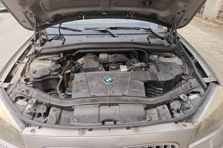Used BMW X1 2010 sDrive18i Luxury Model Engine Bay