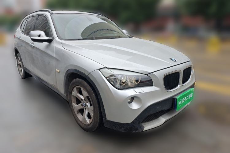 Used BMW X1 2010 sDrive18i Luxury Model Front Right 45 Deg