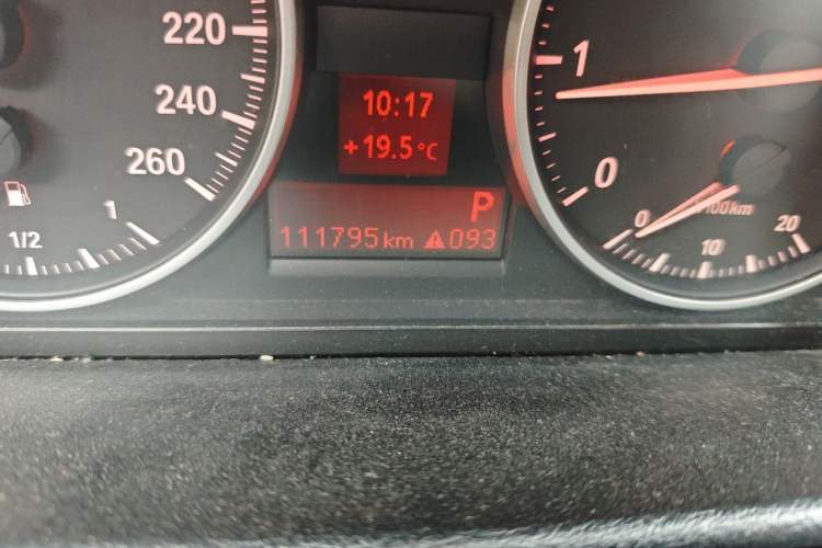 Used BMW X1 2010 sDrive18i Luxury Model Odometer Close Up