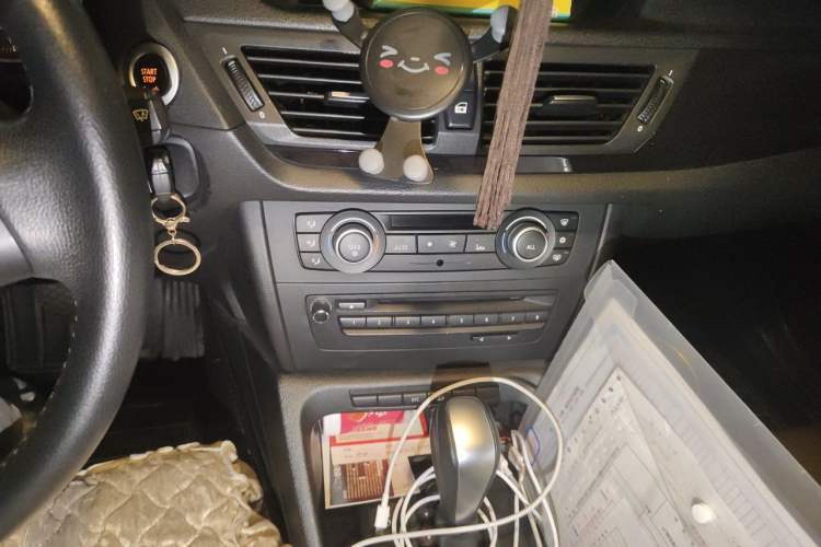 Used BMW X1 2010 xDrive25i Audio And AC Panel