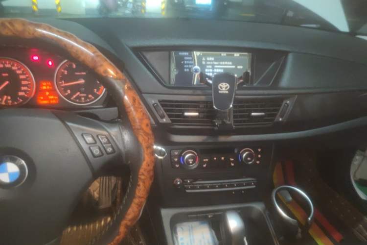 Used BMW X1 2010 sDrive18i Luxury Model Audio And AC Panel