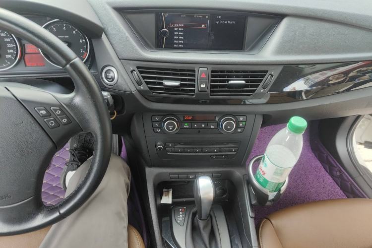 Used BMW X1 2010 xDrive25i Audio And AC Panel