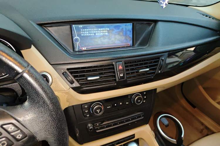Used BMW X1 2010 sDrive18i Luxury Model Audio And AC Panel