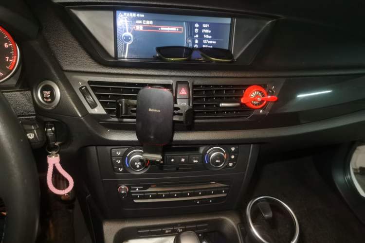 Used BMW X1 2010 xDrive25i Audio And AC Panel