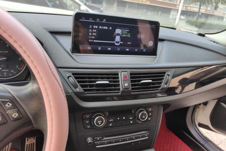 Used BMW X1 2010 sDrive18i Luxury Model Audio And AC Panel