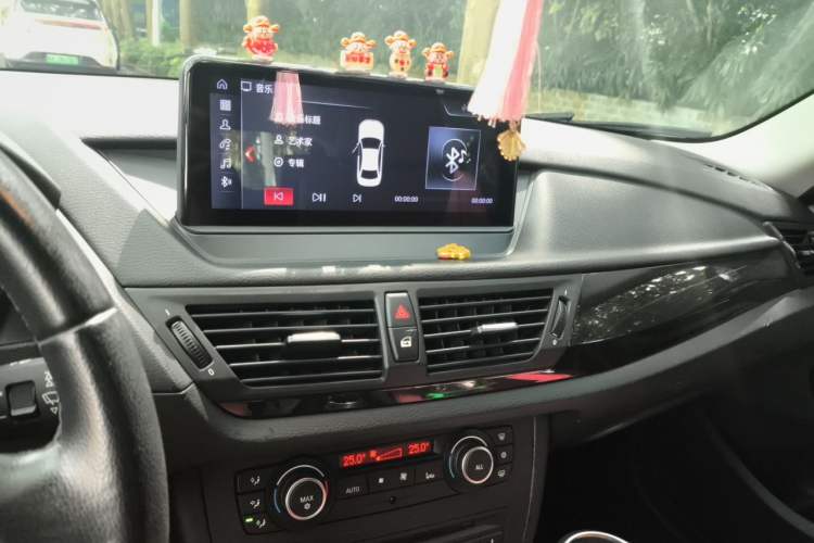 Used BMW X1 2010 xDrive25i Audio And AC Panel