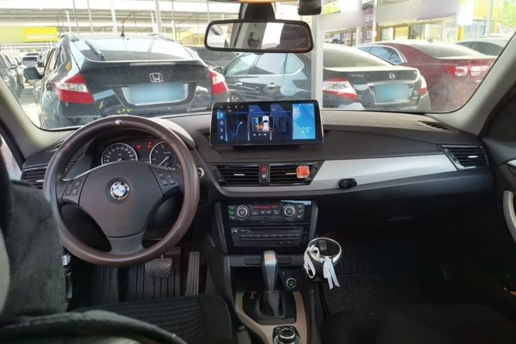 Used BMW X1 2010 sDrive18i Luxury Model Center Console