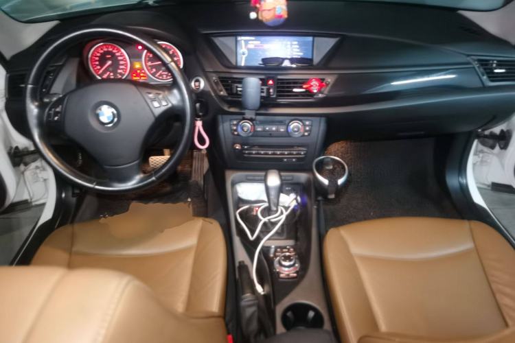 Used BMW X1 2010 xDrive25i Center Console