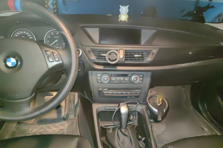 Used BMW X1 2010 xDrive25i Center Console