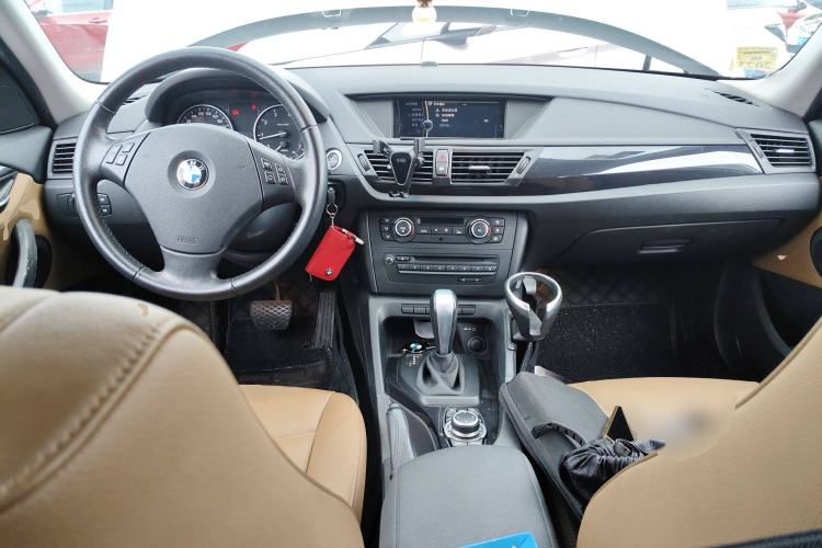 Used BMW X1 2010 sDrive18i Luxury Model Center Console