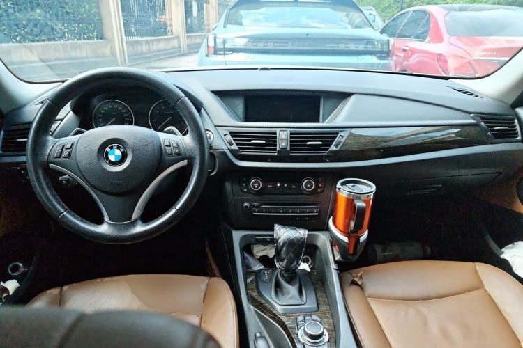 Used BMW X1 2010 xDrive28i Center Console