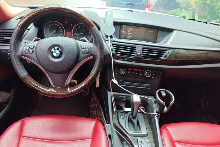 Used BMW X1 2010 xDrive28i Center Console