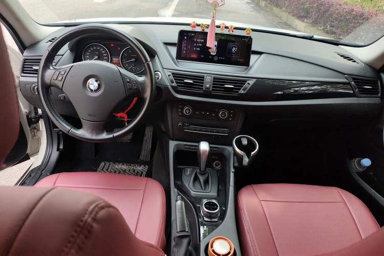 Used BMW X1 2010 xDrive25i Center Console