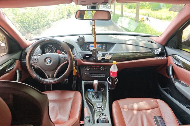 Used BMW X1 2010 xDrive28i Center Console