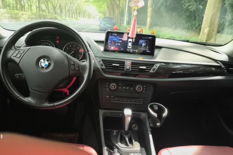 Used BMW X1 2010 xDrive25i Center Console