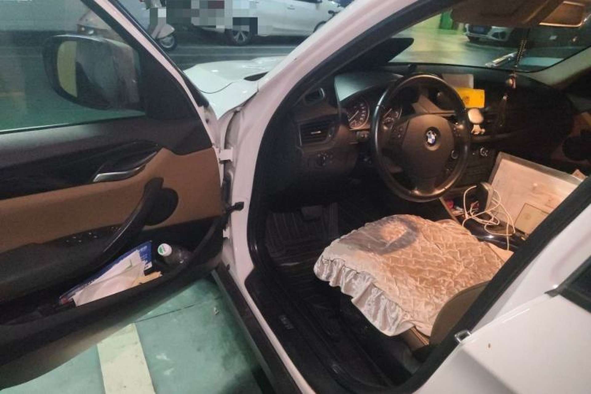 Used BMW X1 2010 xDrive25i Driver Seat