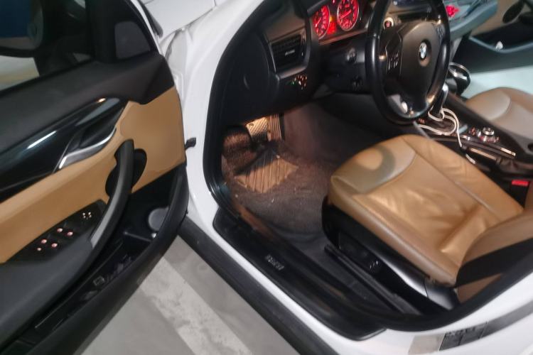 Used BMW X1 2010 xDrive25i Driver Seat