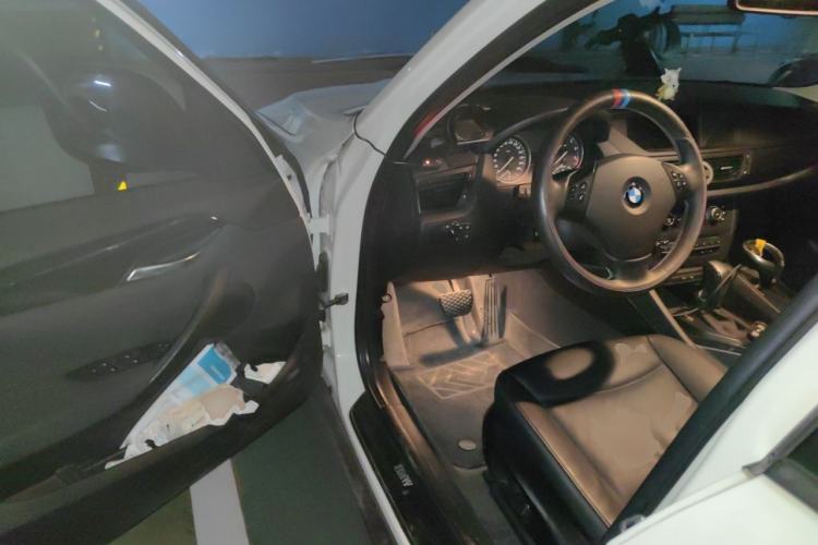 Used BMW X1 2010 xDrive25i Driver Seat