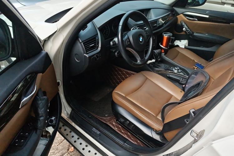 Used BMW X1 2010 xDrive28i Driver Seat