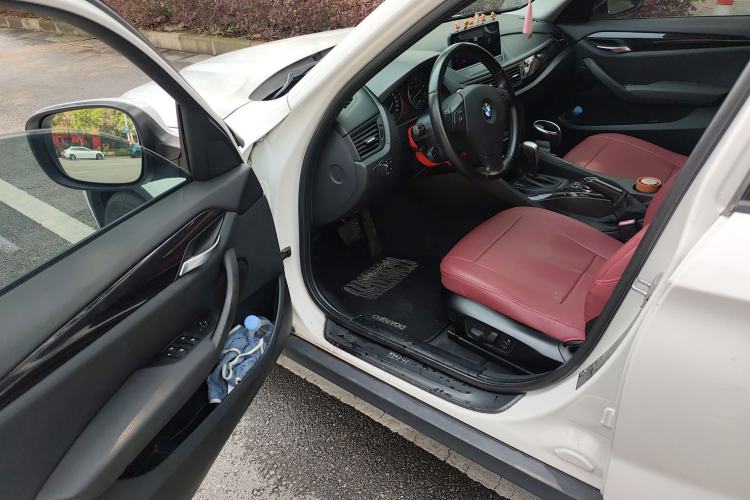 Used BMW X1 2010 xDrive25i Driver Seat