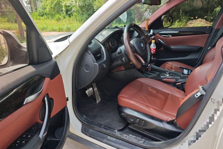 Used BMW X1 2010 xDrive28i Driver Seat