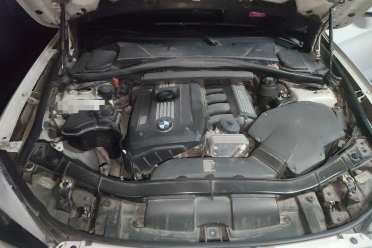 Used BMW X1 2010 xDrive25i Engine Bay
