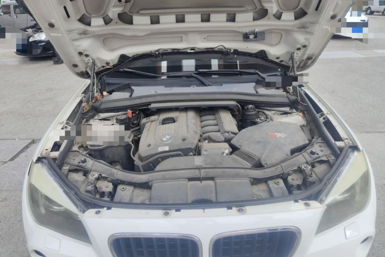 Used BMW X1 2010 xDrive25i Engine Bay