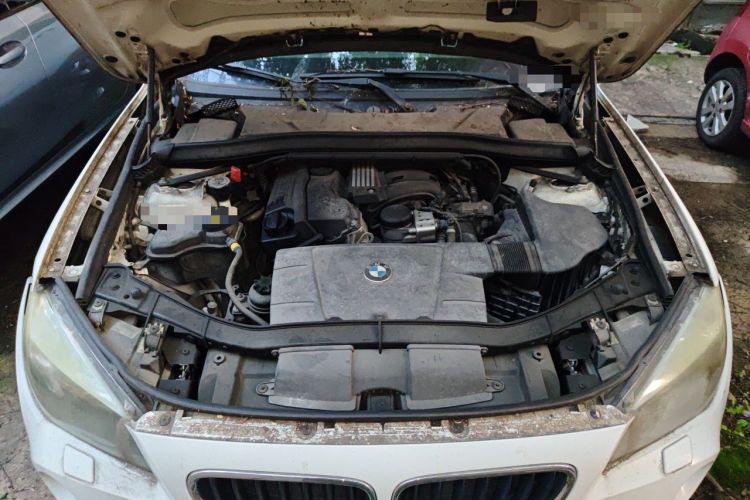 Used BMW X1 2010 sDrive18i Luxury Model Engine Bay
