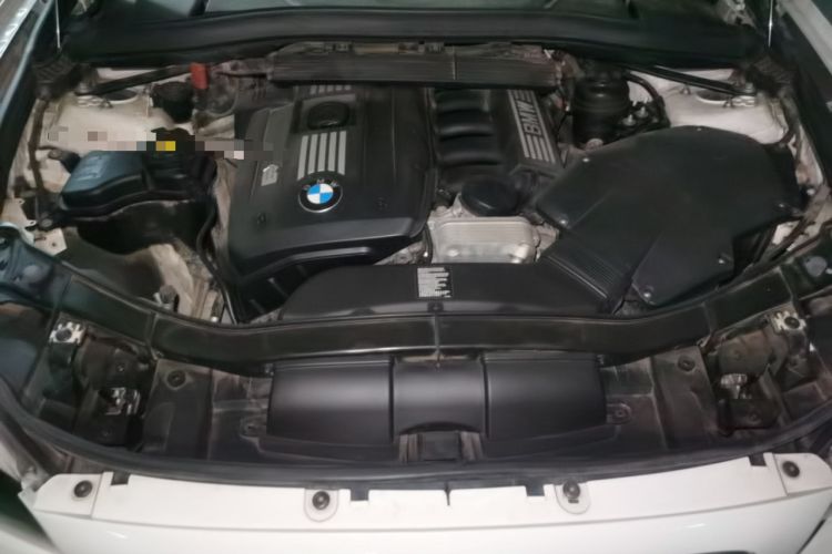Used BMW X1 2010 xDrive25i Engine Bay