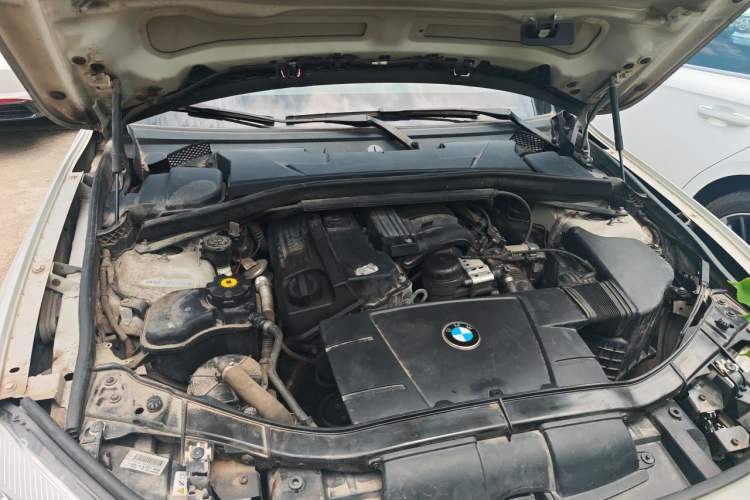 Used BMW X1 2010 sDrive18i Luxury Model Engine Bay