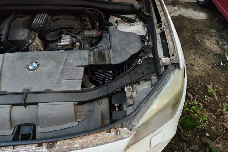 Used BMW X1 2010 sDrive18i Luxury Model Engine Bay Left