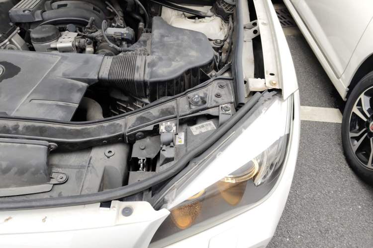 Used BMW X1 2010 sDrive18i Luxury Model Engine Bay Left