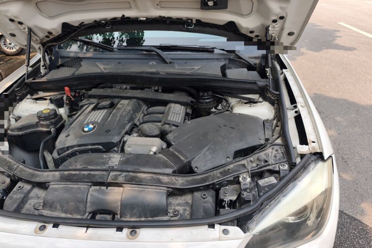 Used BMW X1 2010 xDrive25i Engine Bay Left