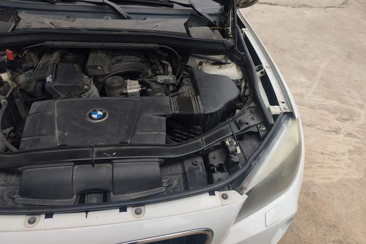Used BMW X1 2010 sDrive18i Luxury Model Engine Bay Left