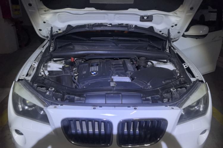 Used BMW X1 2010 xDrive25i Engine Bay