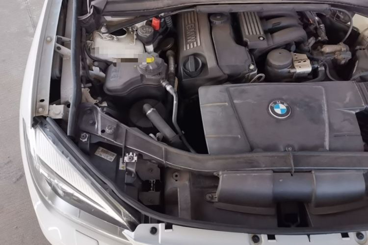 Used BMW X1 2010 sDrive18i Luxury Model Engine Bay Right