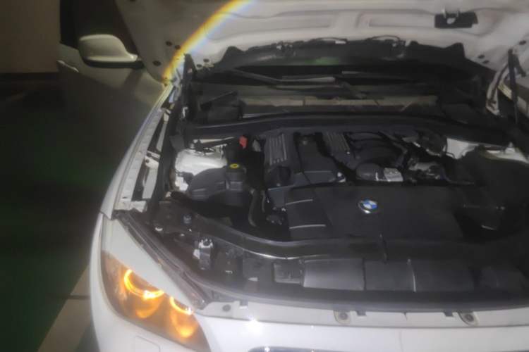 Used BMW X1 2010 sDrive18i Luxury Model Engine Bay Right