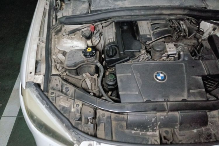 Used BMW X1 2010 sDrive18i Luxury Model Engine Bay Right