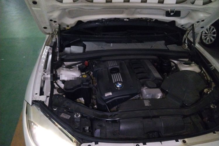 Used BMW X1 2010 xDrive25i Engine Bay Right