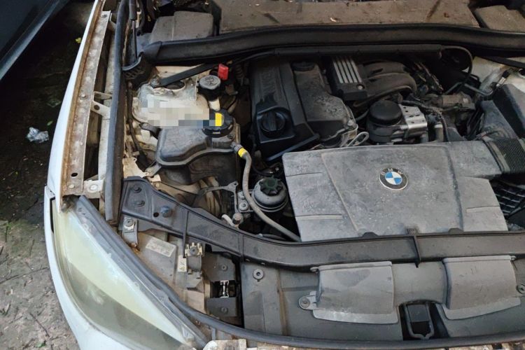 Used BMW X1 2010 sDrive18i Luxury Model Engine Bay Right