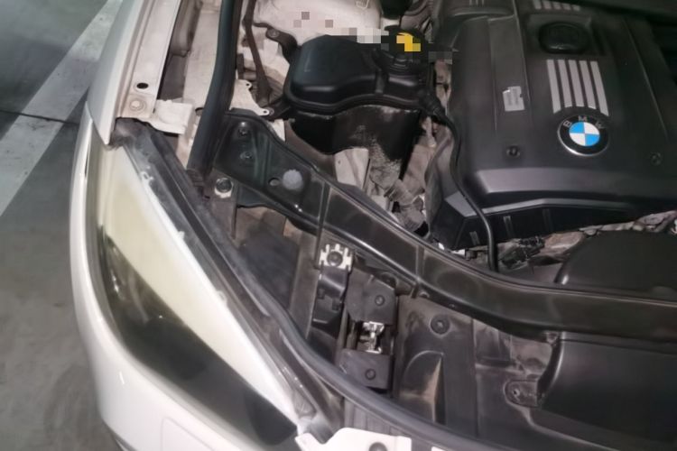 Used BMW X1 2010 xDrive25i Engine Bay Right